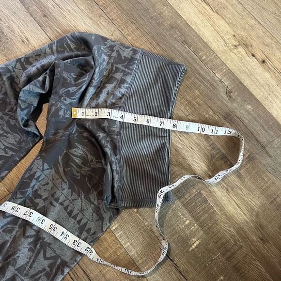 Vuori Printed Cropped Leggings size xs - Picture 6 of 7